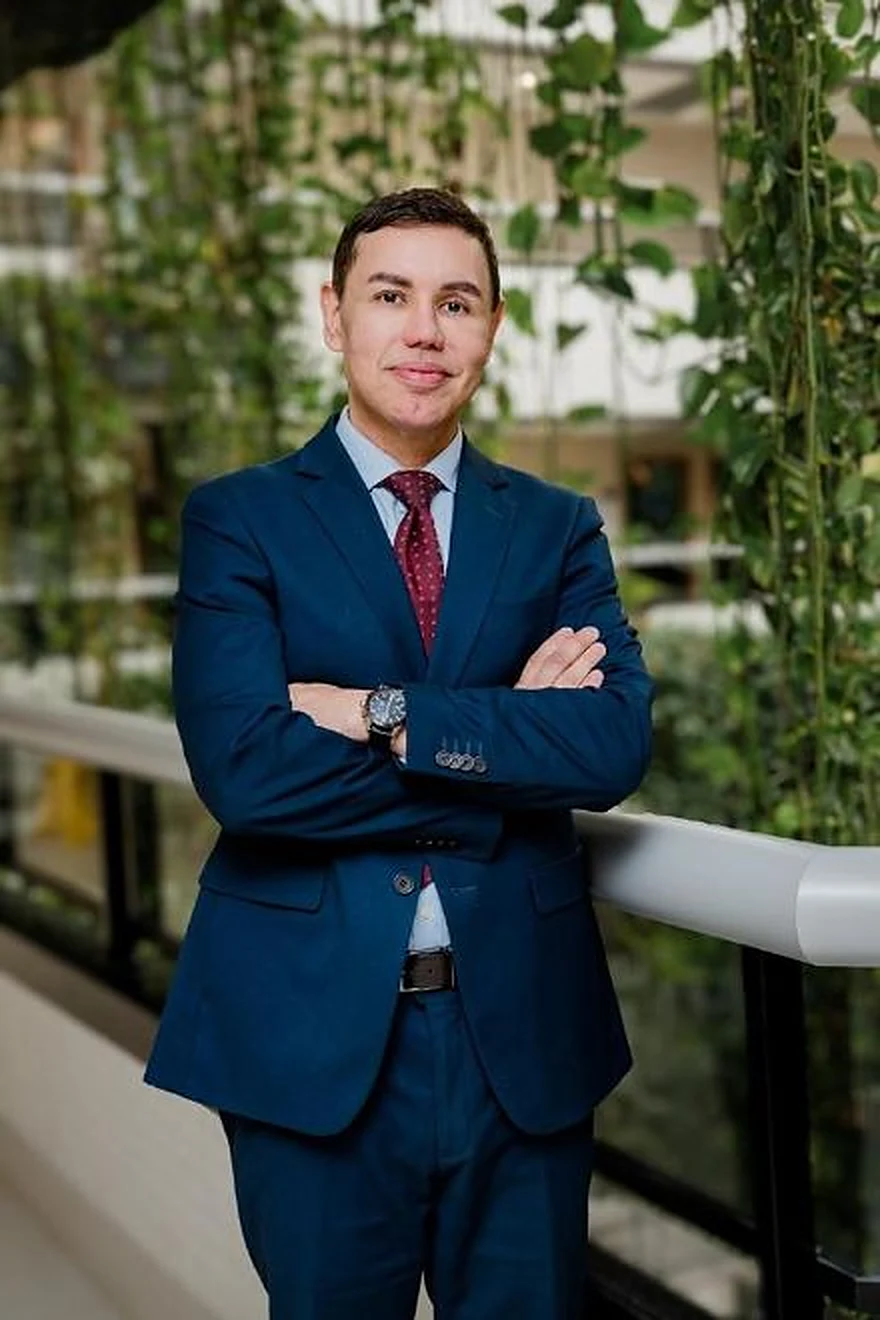 Dr. Franklin Reis